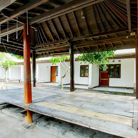 Oyo 93002 Kost Gayus Hotel